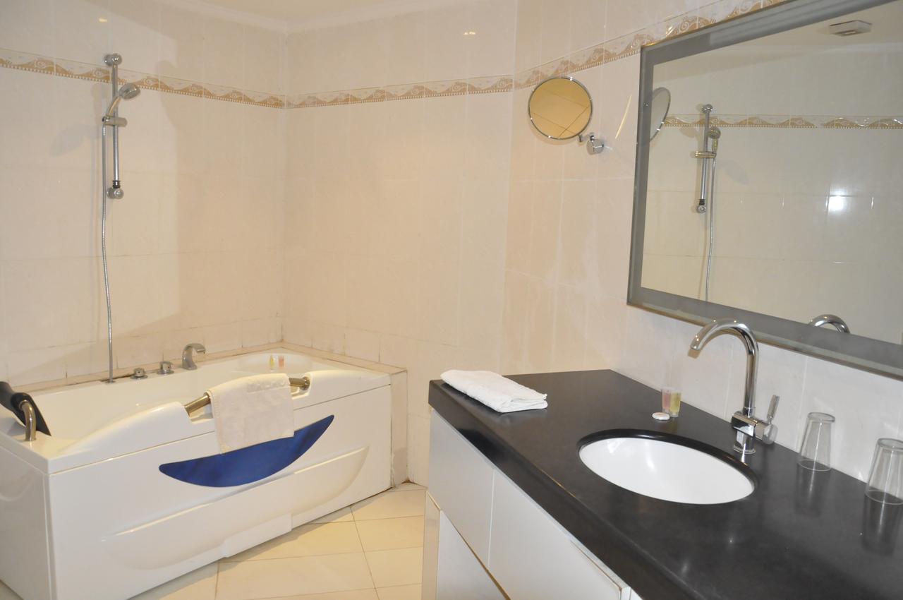 Palace Hotel Ouagadougou Ngoại thất bức ảnh